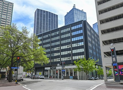 411 N Akard